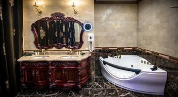 Фото номера Двухместный номер Делюкс с 1 кроватью или 2 отдельными кроватями Гостиница Артис Плаза г. Магас 4